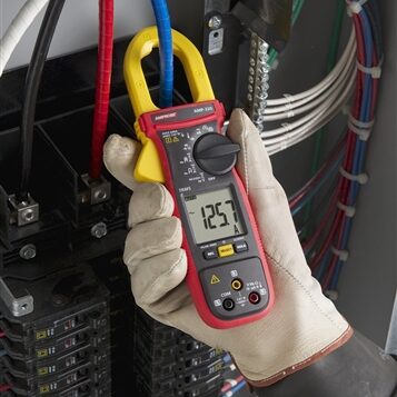 Medición de electricidad con amperimetro